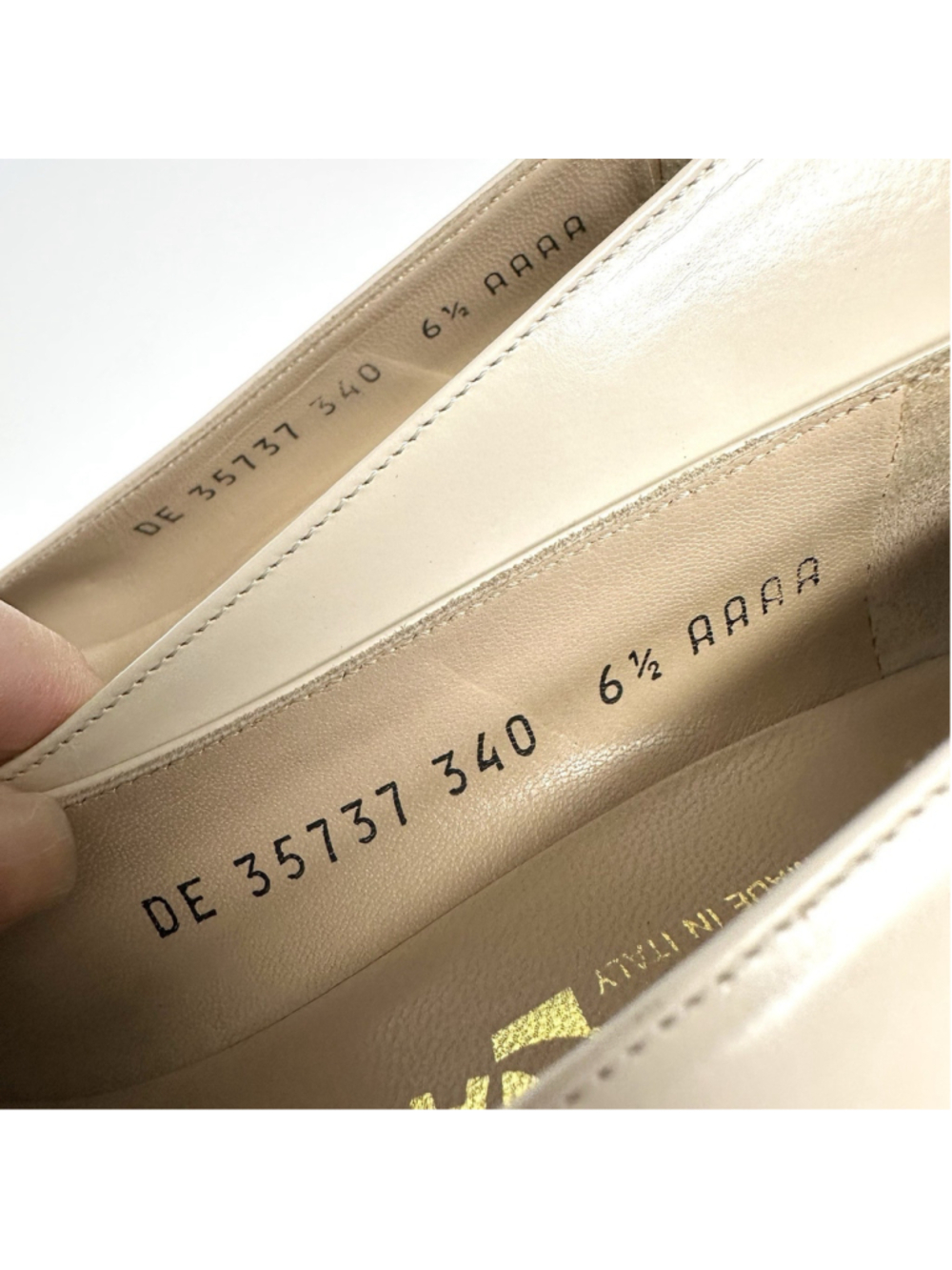 Vtg Salvatore Ferragamo Cream Leather Low Heel Pumps W Size 6.5 AAAA Narrow - Picture 13 of 16